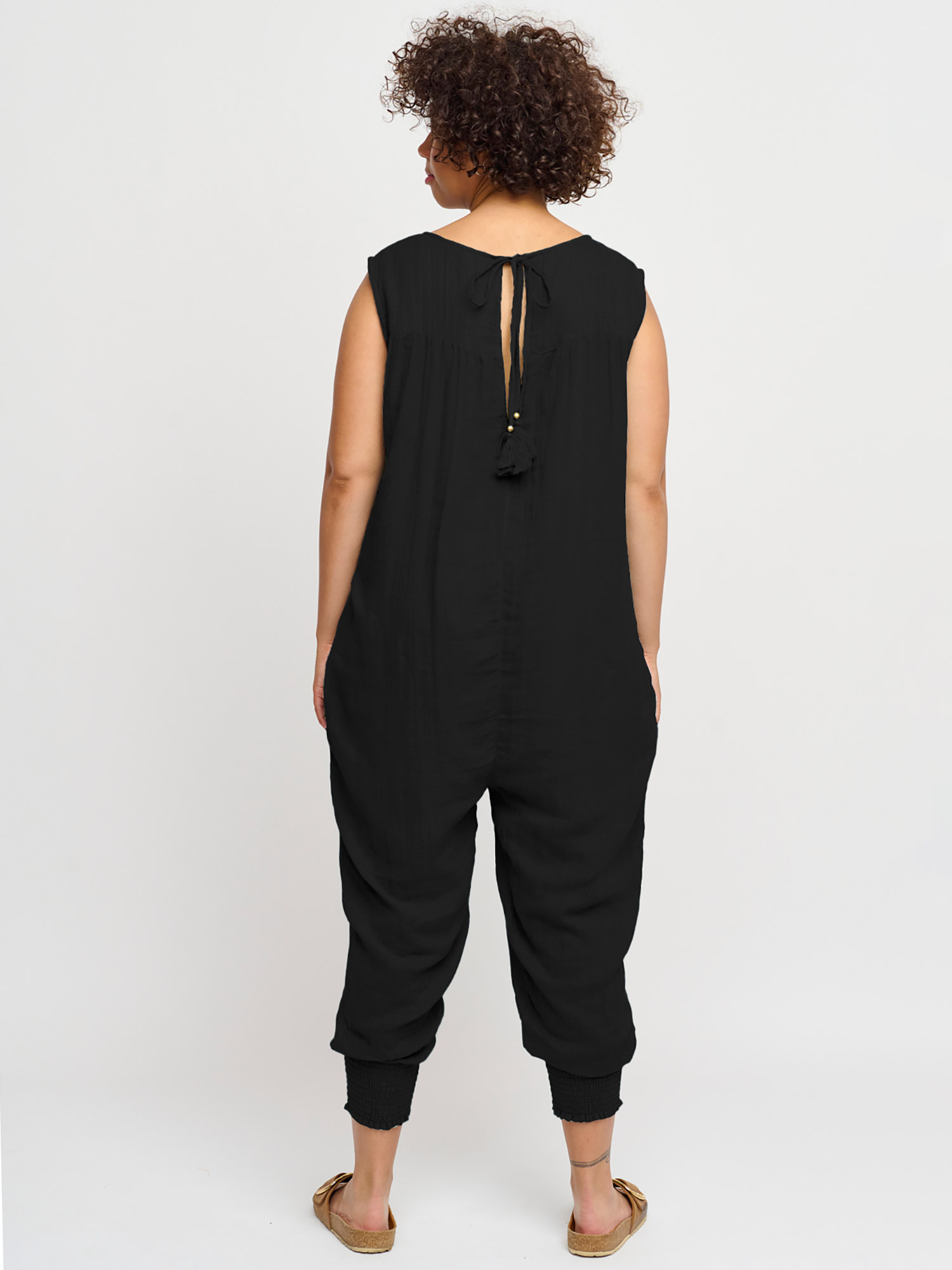 Härlig svart bomulls jumpsuit fra Adia