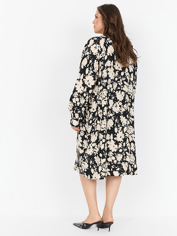 WA-SAPHINA - Plus Size Klänning fra Wasabi Concept