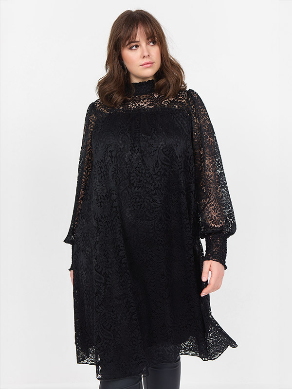 WA-KRISTIN - Plus Size Klänning fra Wasabi Concept