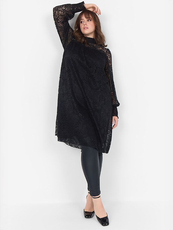 WA-KRISTIN - Plus Size Klänning fra Wasabi Concept