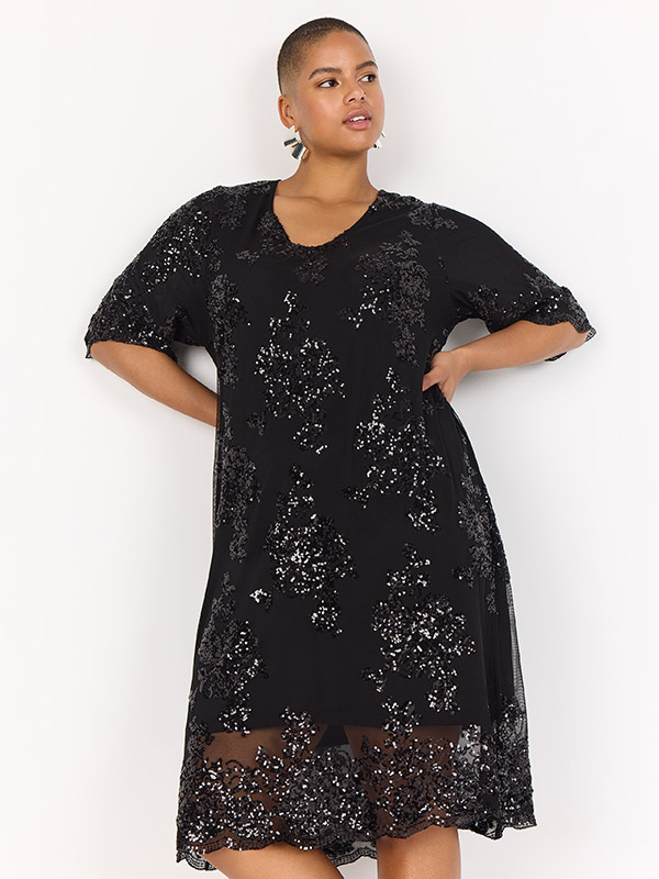 WA-SUNN - Plus Size Klänning fra Wasabi Concept