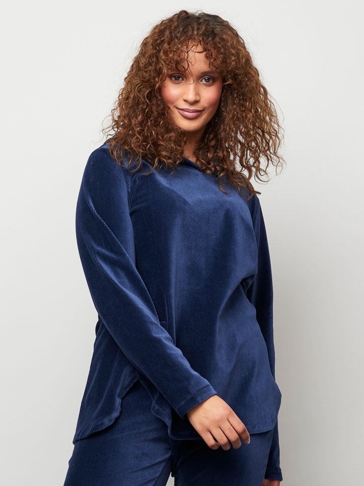 Blå sammet tröja med huva fra Aprico