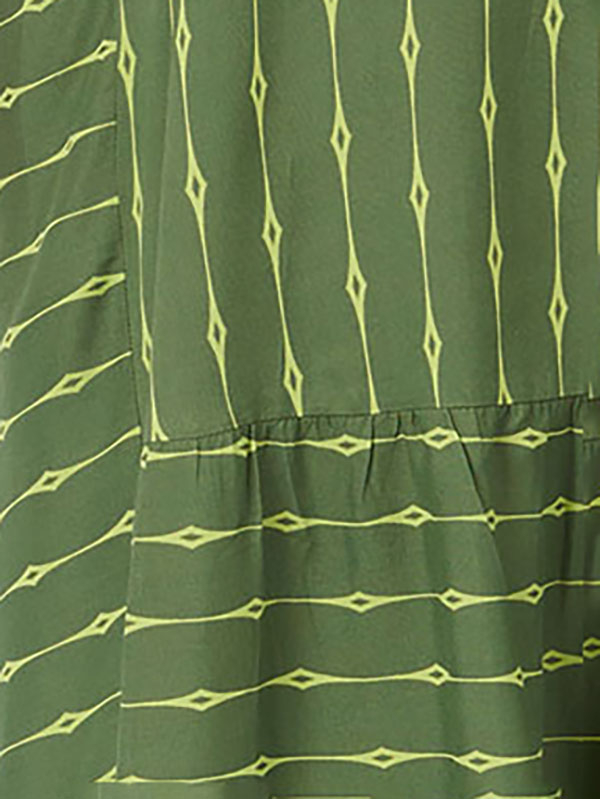 BODIL - Lång grön viskosklänning med vackert mönster fra Adia