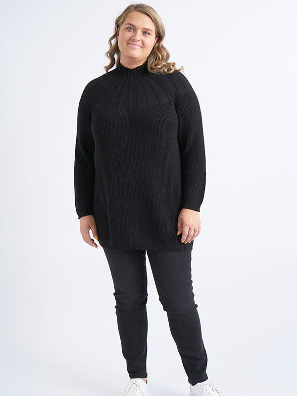 MAURA - Plus Size Tröja fra Adia