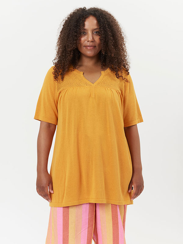 BRYNDIS  - Plus Size Blus fra Adia