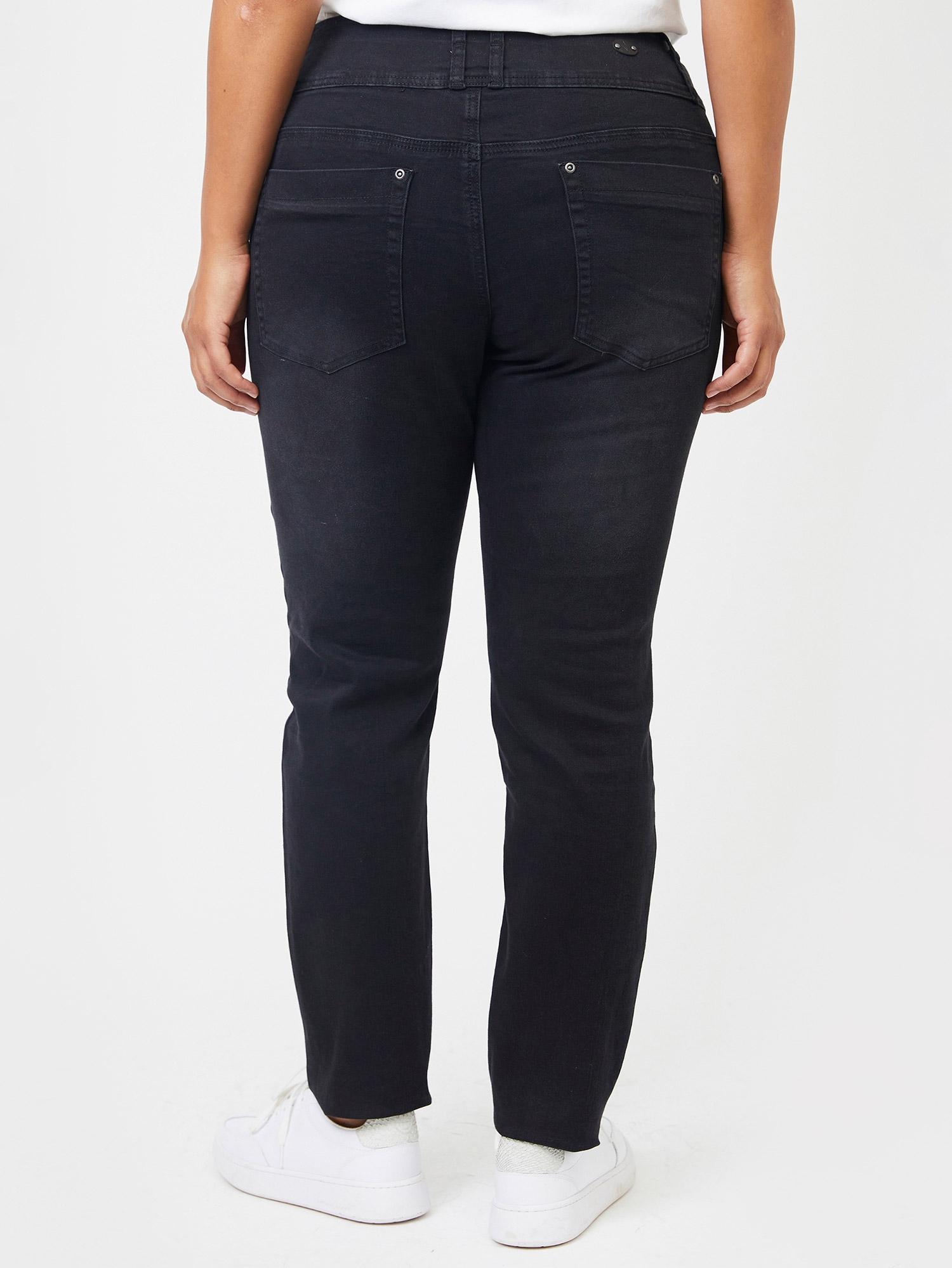 ROME - Svarta jeans med stretch fra Adia