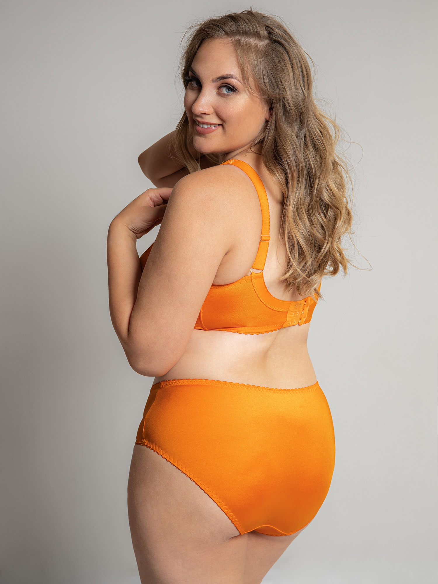 BEATE PLAIN - Plus Size BH med bygel fra Plaisir