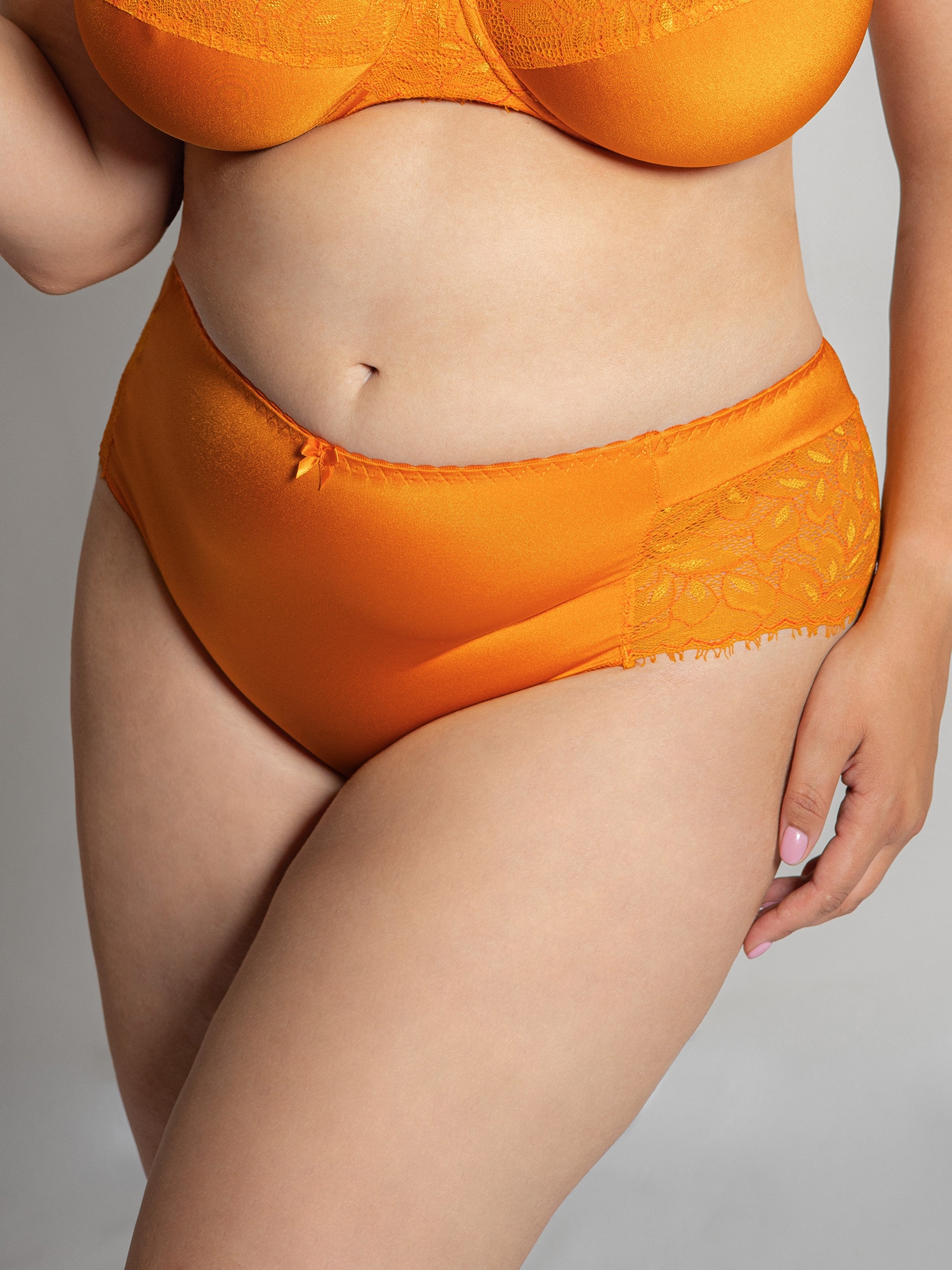 Beate Brazilian - G-string trosa med vacker orange spets fra Plaisir