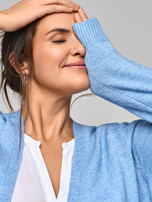 CARESLY - Plus Size Kofta fra Only Carmakoma