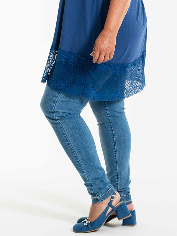 MAYA - Ljusblå jeansleggings fra Gozzip