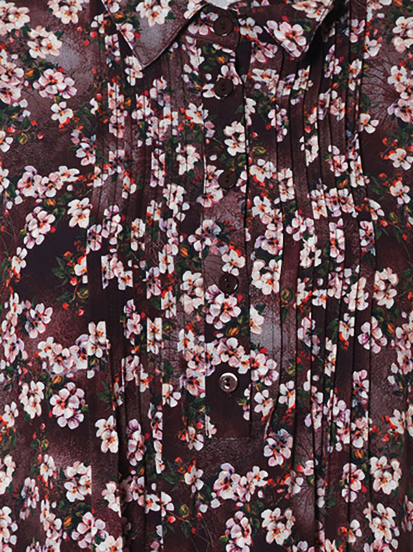 JEANETT - Viskosklänning med vinrött blommönster fra Gozzip