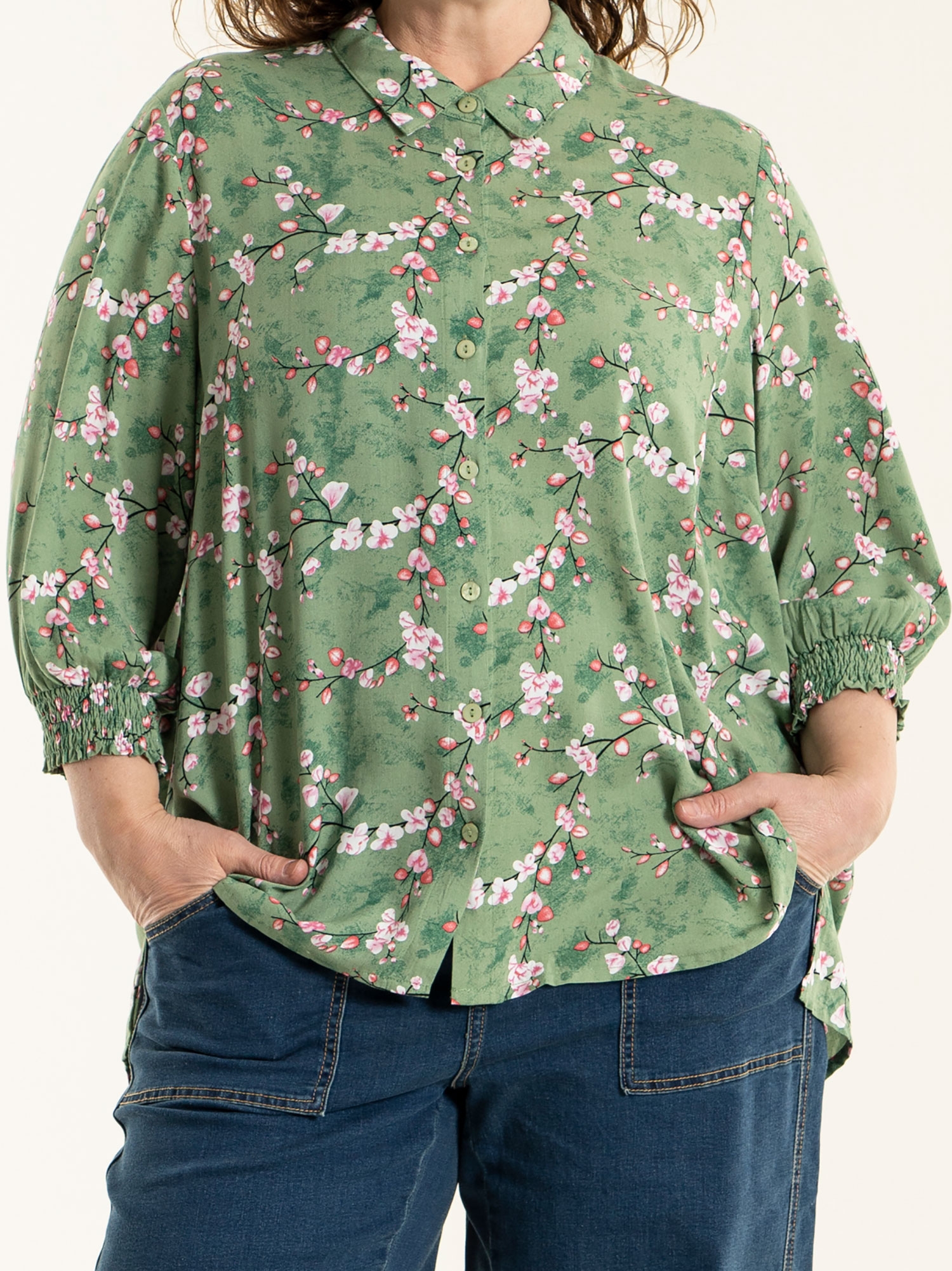HARRIET - Grön Skjortblus med blomtryck fra Gozzip