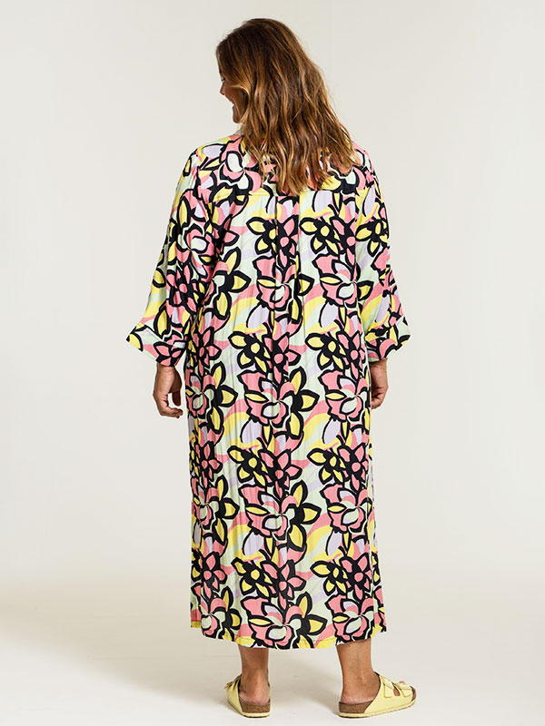 ANNICA - Lång klänning med blommönster i klara färger fra Gozzip
