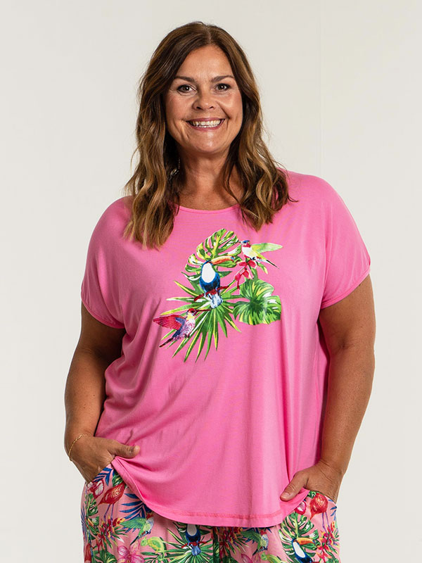 GITTE - Rosa t-shirt med tropiskt tryck fra Gozzip