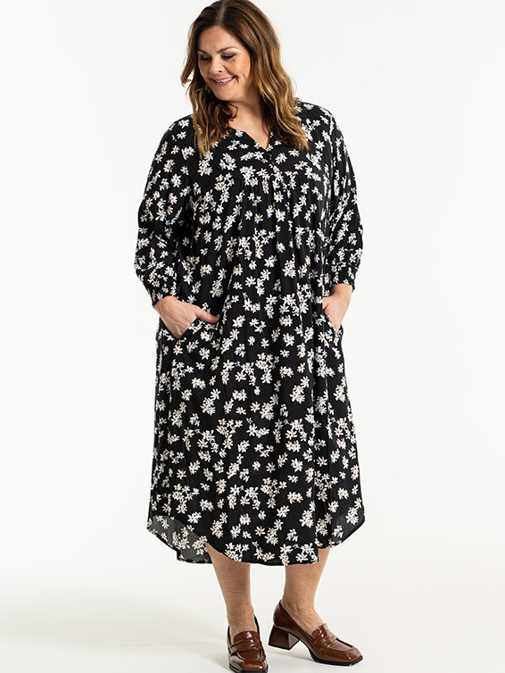 ALICE  - Plus Size Klänning fra Gozzip