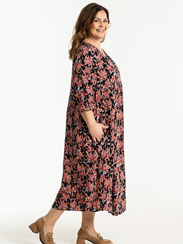 ELSE  - Plus Size Klänning fra Gozzip