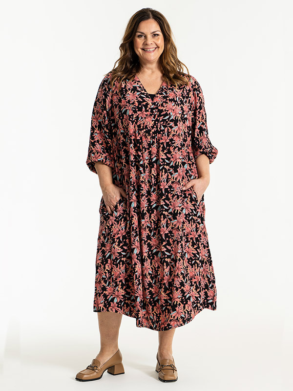 ELSE  - Plus Size Klänning fra Gozzip