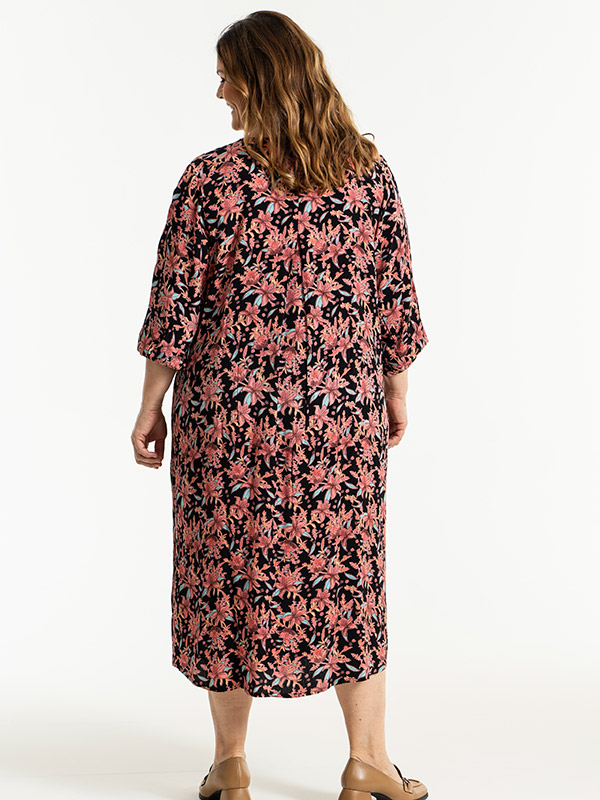ELSE  - Plus Size Klänning fra Gozzip