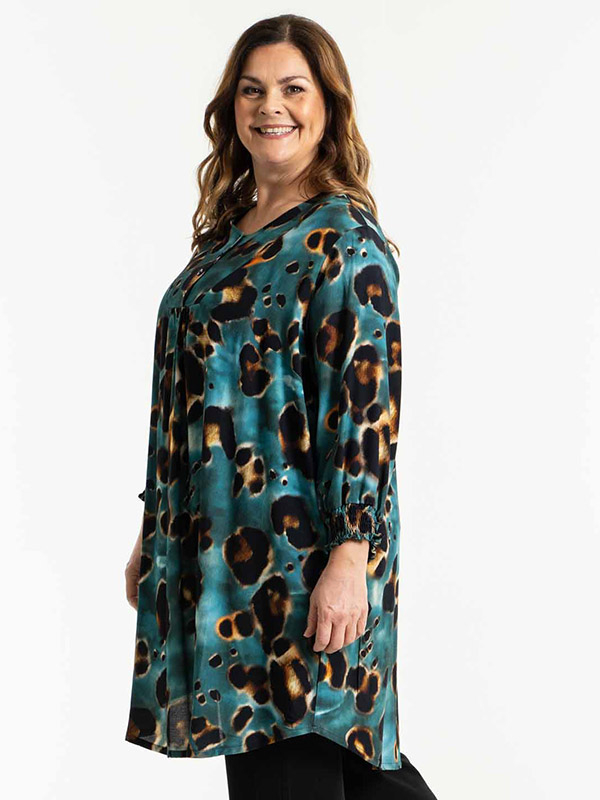 SAMIRA - Blå tunika med leopardtryck fra Gozzip