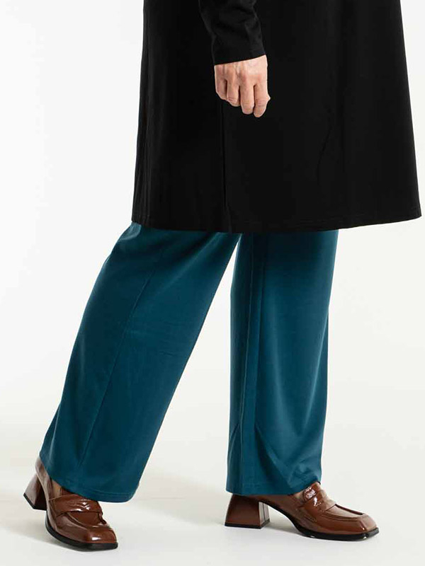 BASMA  - Plus Size Byxor fra Gozzip