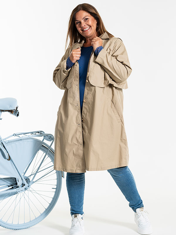 BIRDY - Plus Size Jacka fra Gozzip