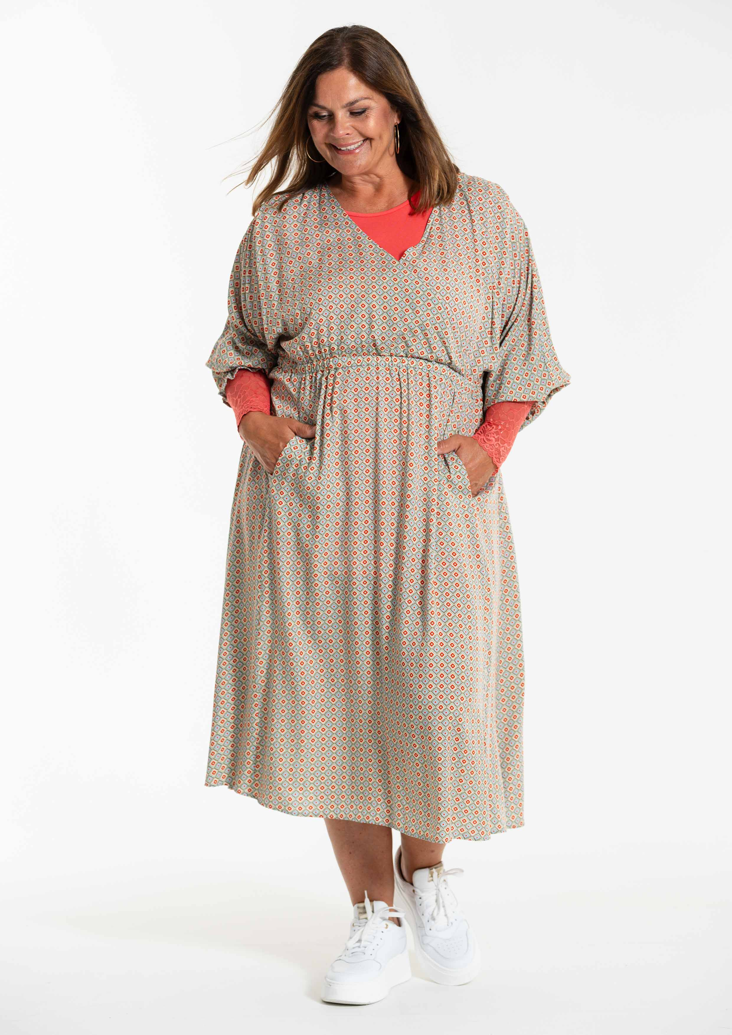 BRIGITT - Plus Size Klänning fra Gozzip