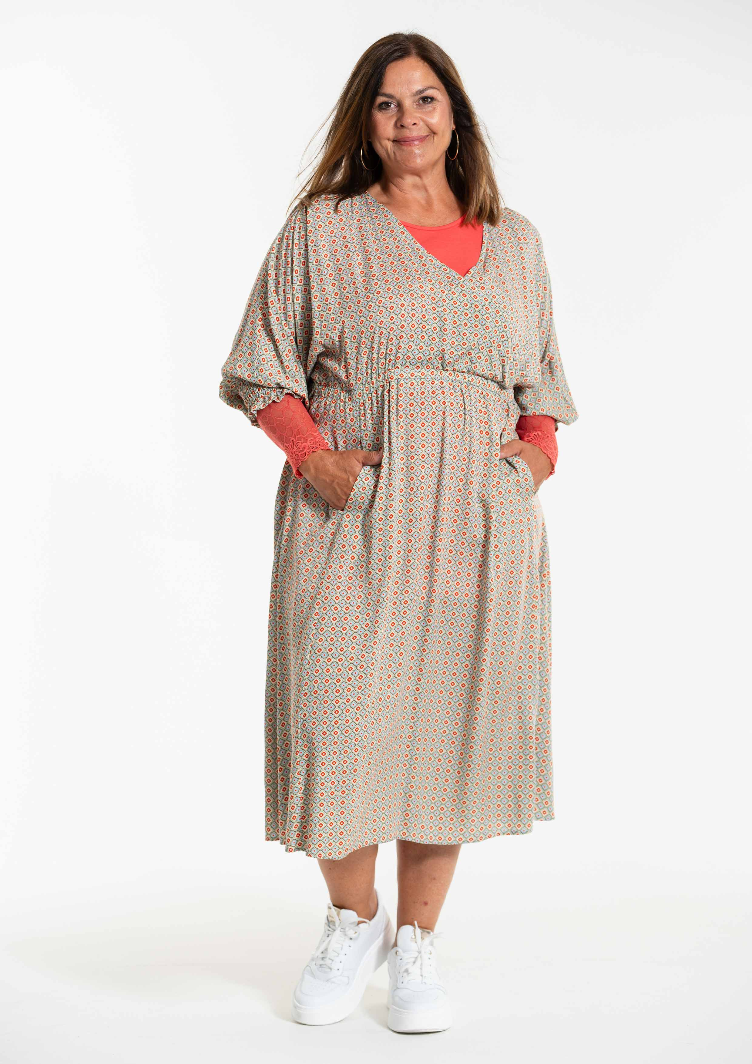 BRIGITT - Plus Size Klänning fra Gozzip