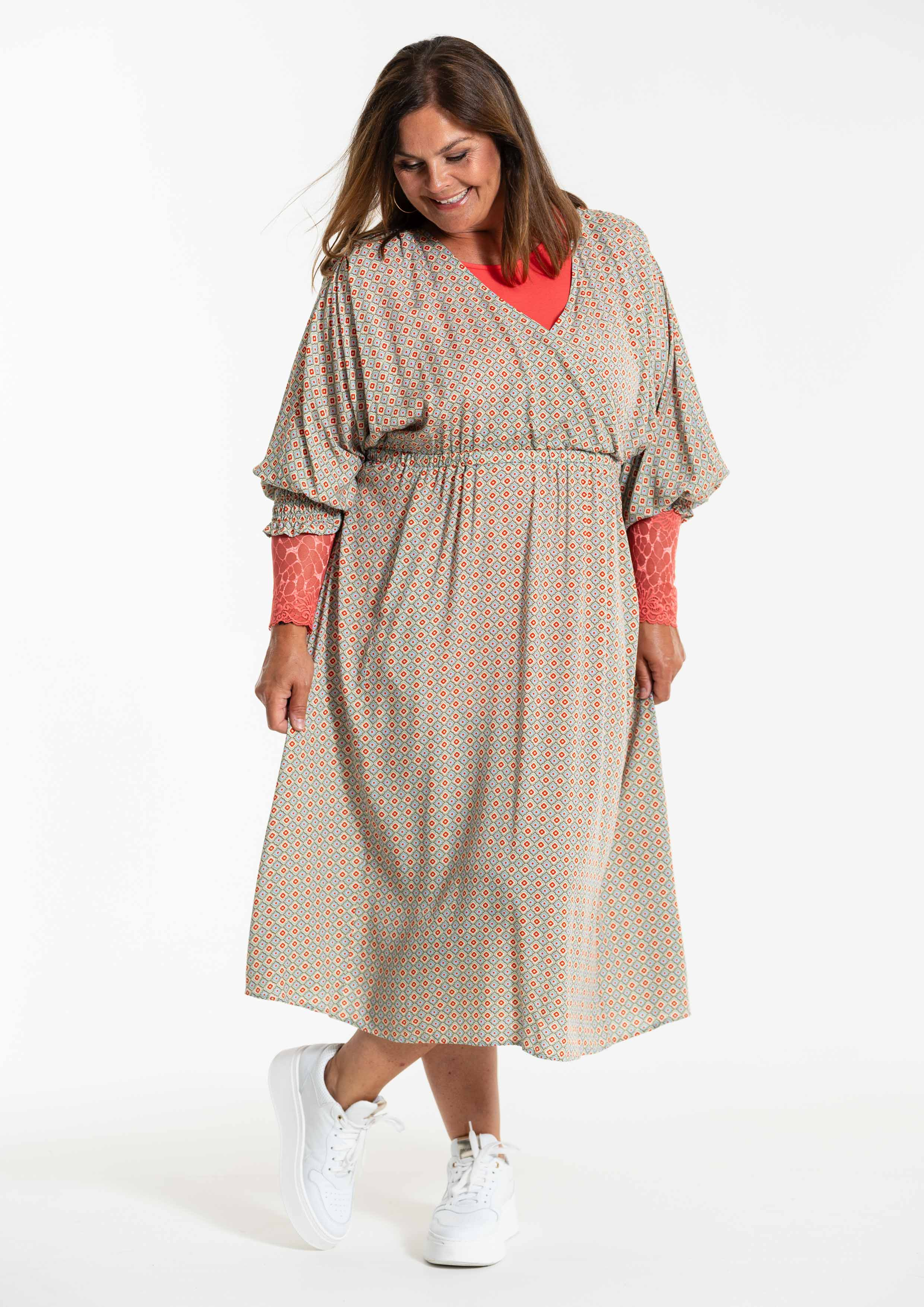 BRIGITT - Plus Size Klänning fra Gozzip