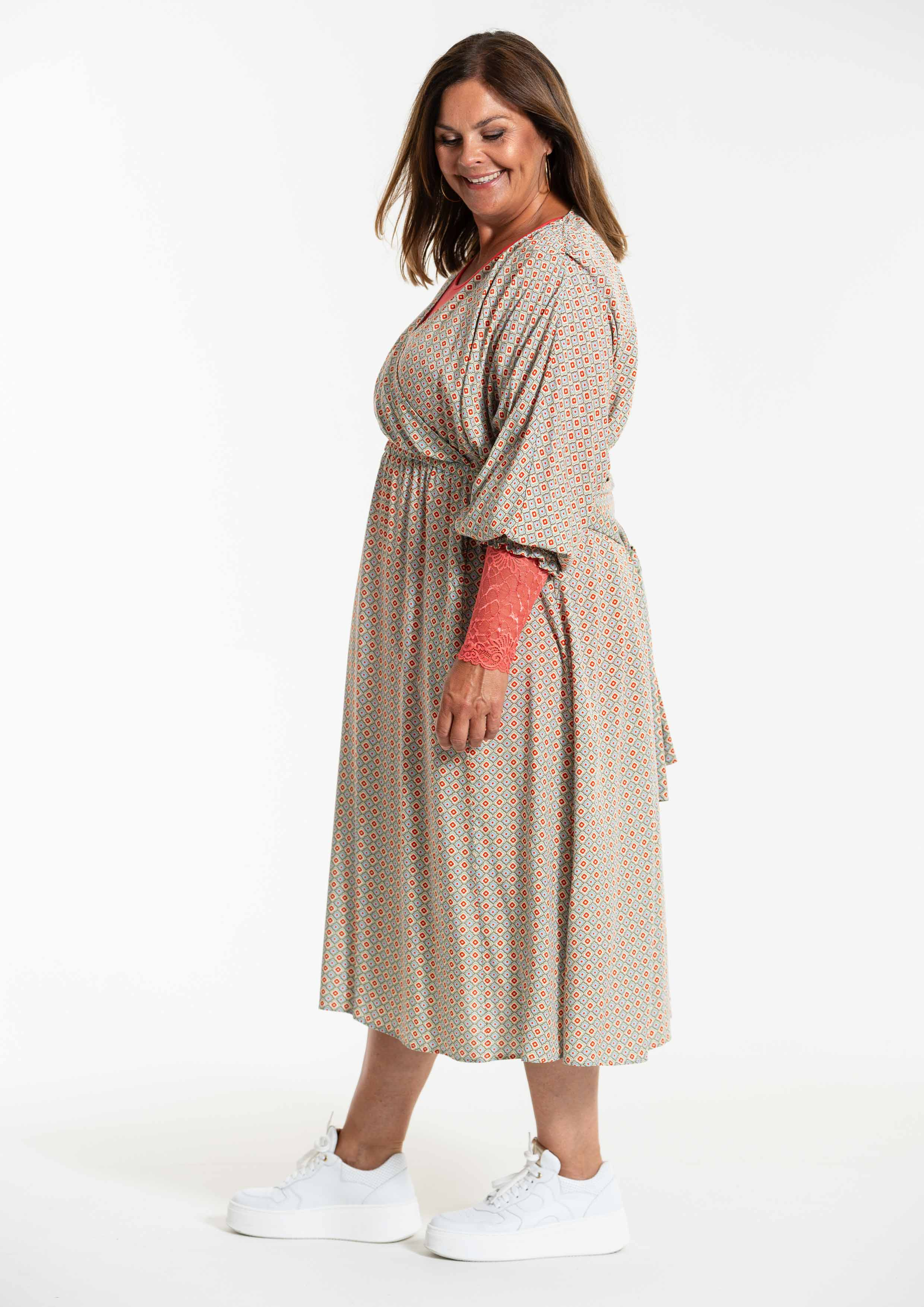 BRIGITT - Plus Size Klänning fra Gozzip
