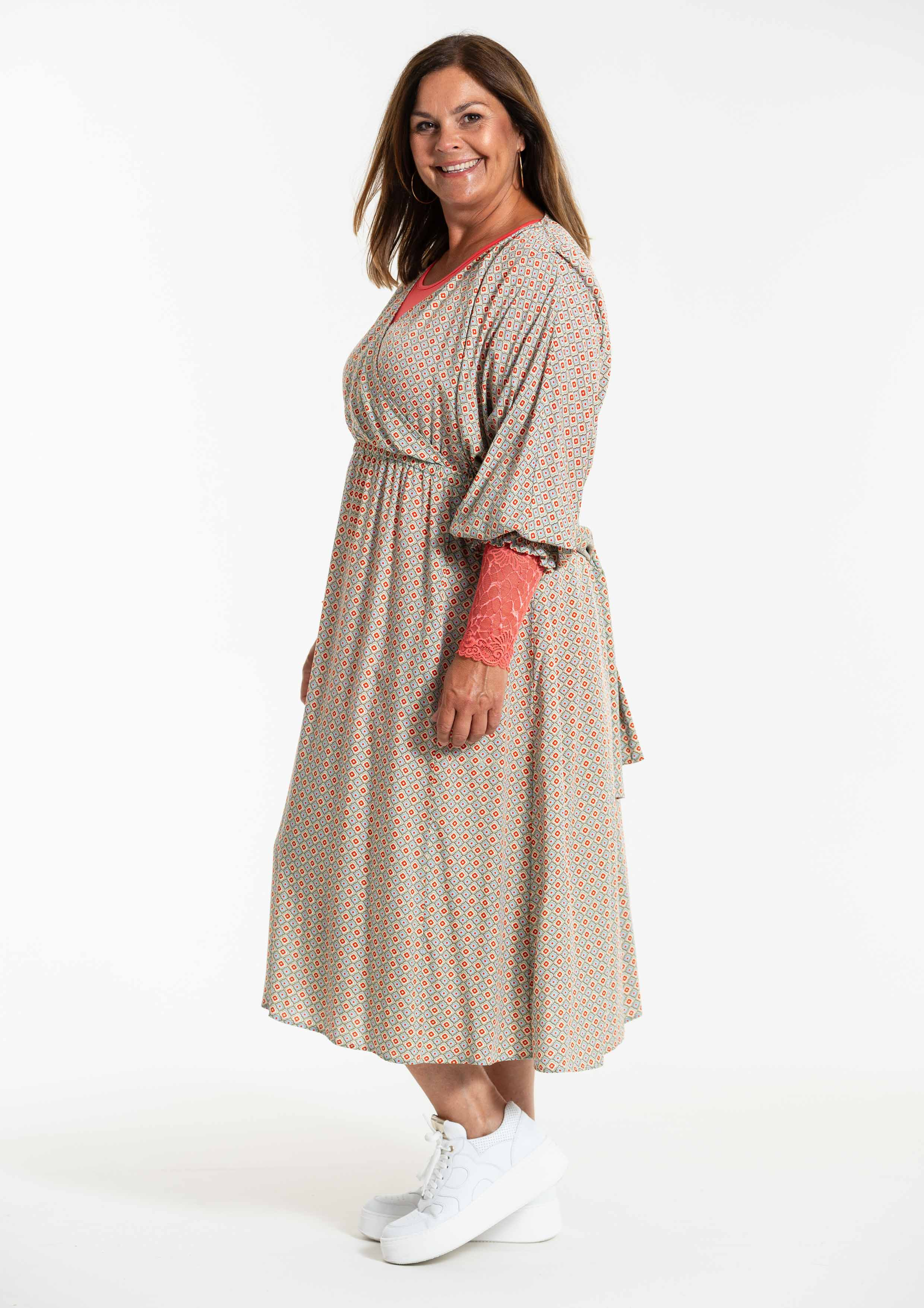 BRIGITT - Plus Size Klänning fra Gozzip