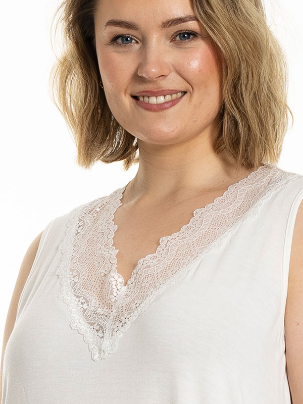 GEOGINA - Plus Size Klänning fra Gozzip