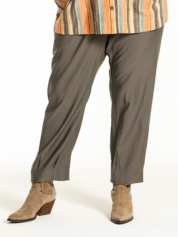 JOA - Plus Size Byxor fra Gozzip