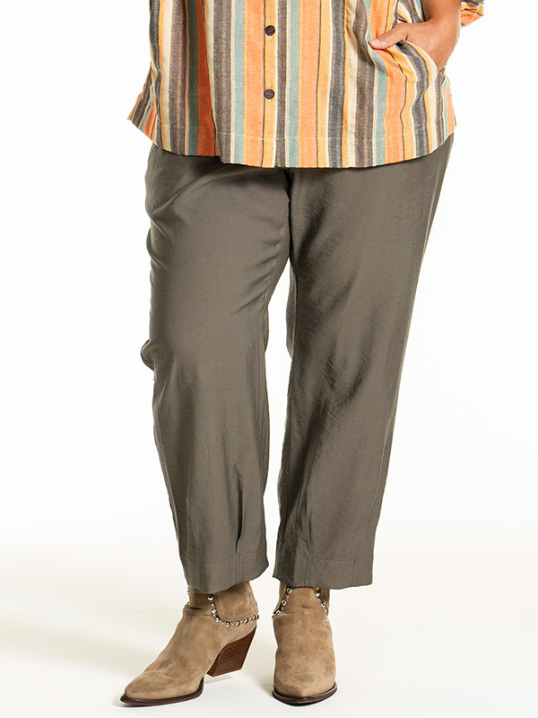 JOA - Plus Size Byxor fra Gozzip