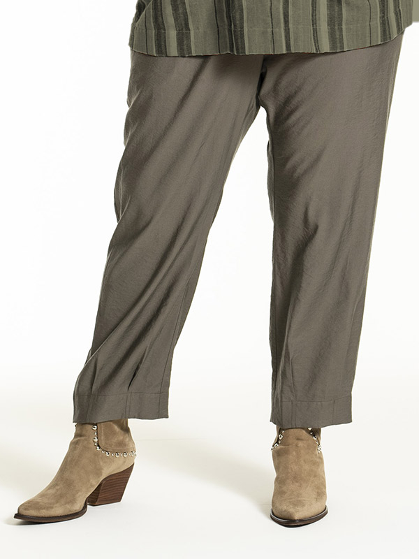 JOA - Plus Size Byxor fra Gozzip