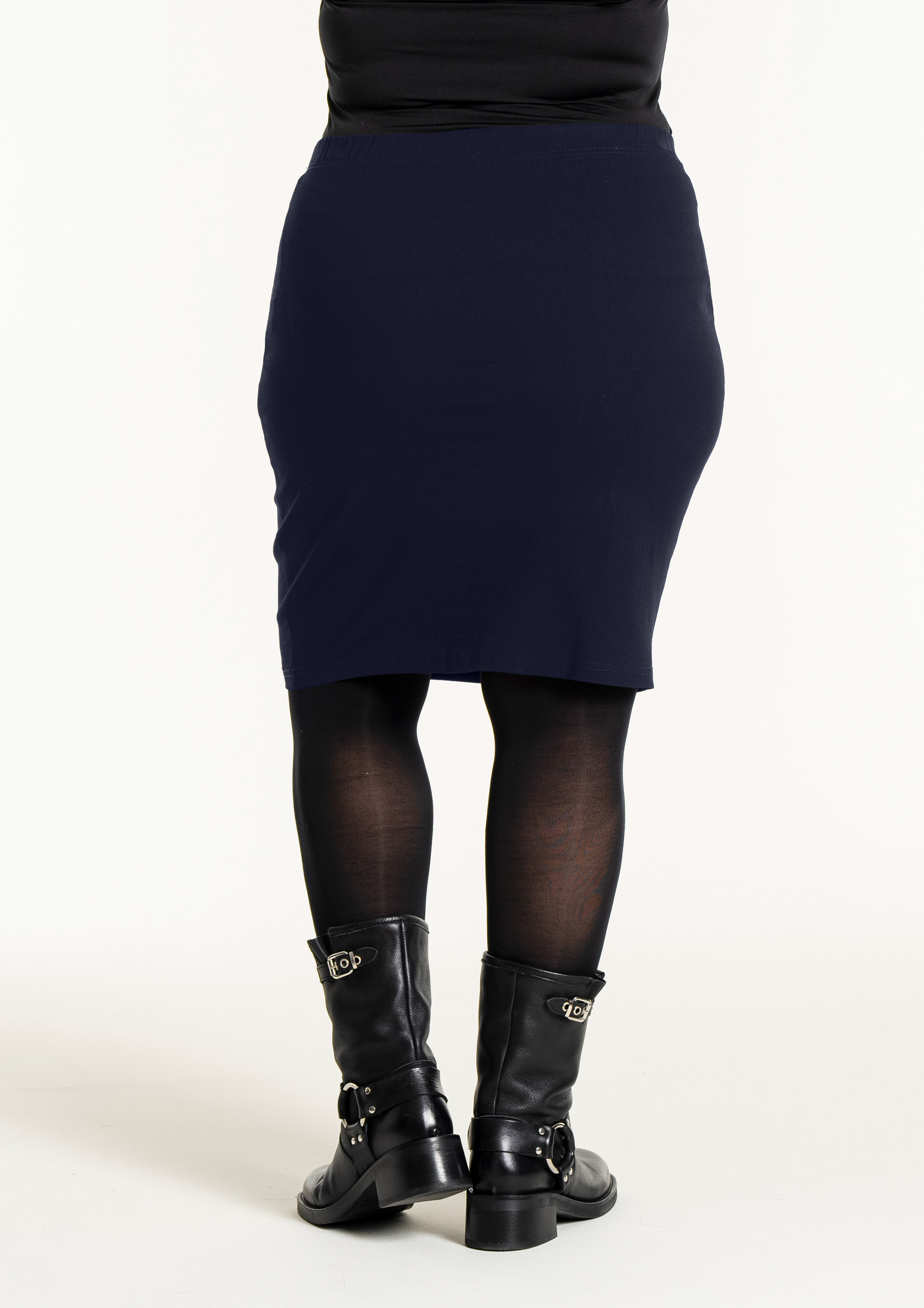 CLARE - Plus Size Kjol fra Gozzip