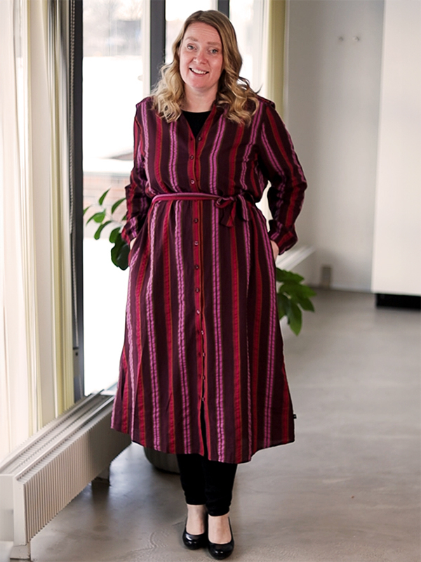 NELLY - Plus Size Klänning fra Adia
