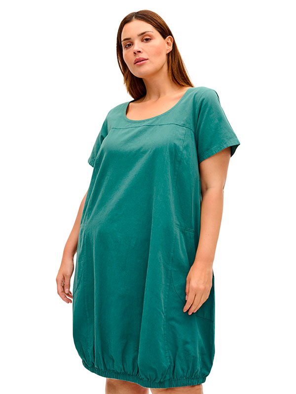 Grön klänning i 100% bomull fra Zizzi