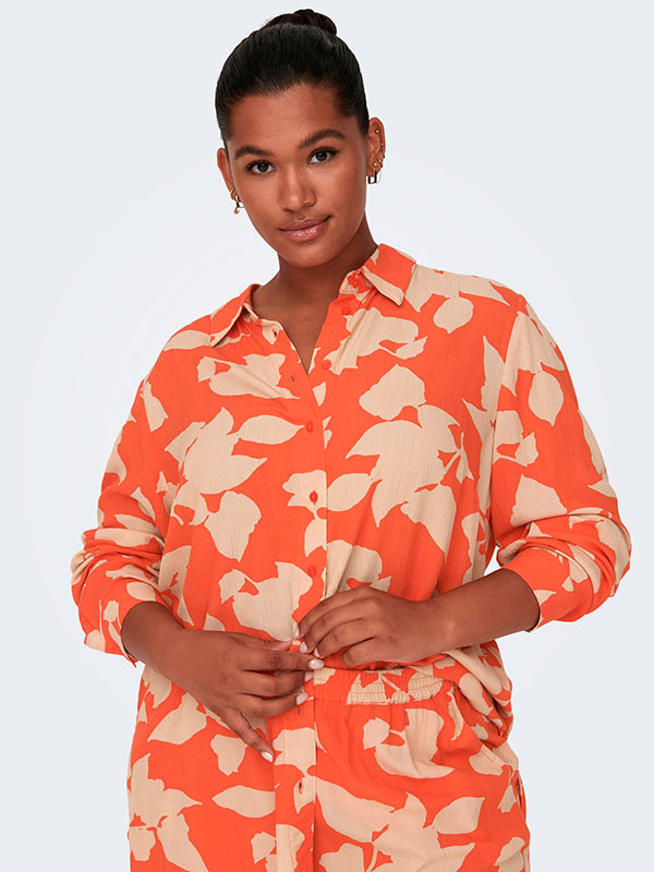 EMERSON - Orange skjorta med beige lövtryck fra Only Carmakoma