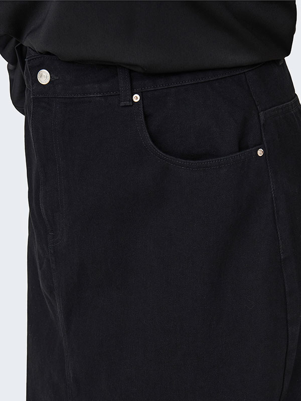 CARNELIA - Plus Size Kjol fra Only Carmakoma