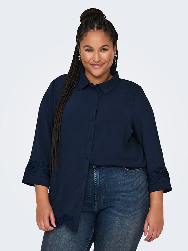 CARMETTA - Plus Size Skjorta fra Only Carmakoma