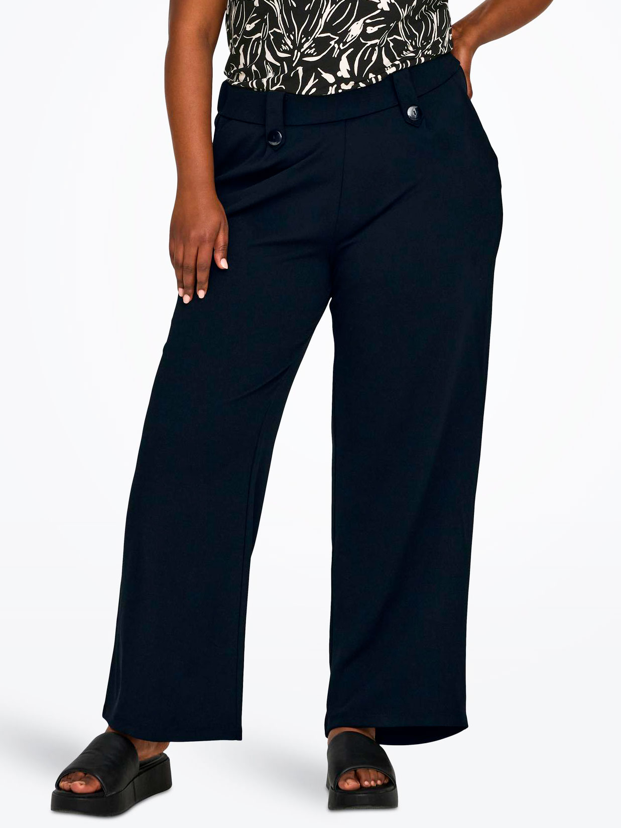 CARSANIA - Plus Size Byxor fra Only Carmakoma