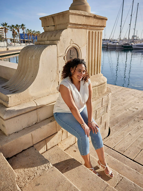 CARTHYRA - Plus Size Blus fra Only Carmakoma