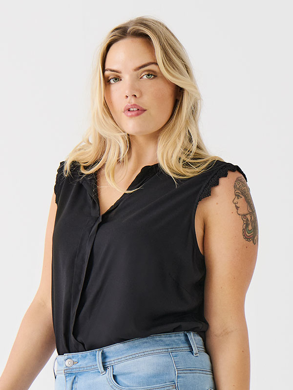 MUMI  - Plus Size Top fra Only Carmakoma