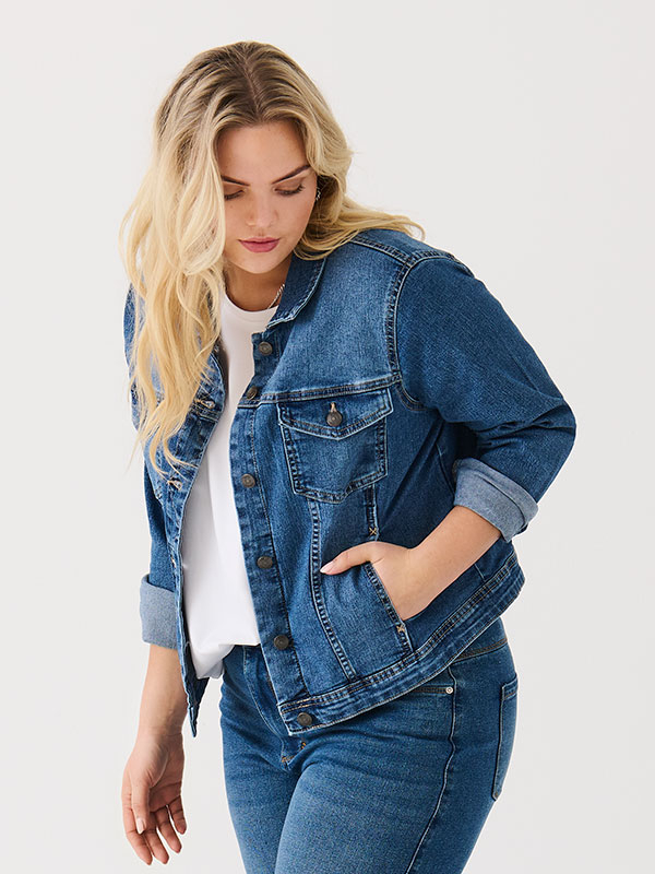 WESPA  - Plus Size Jacka fra Only Carmakoma