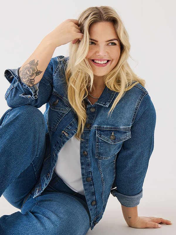 WESPA  - Plus Size Jacka fra Only Carmakoma
