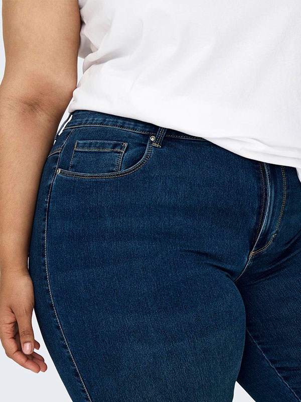CARAUGUSTA - Plus Size Byxor fra Only Carmakoma