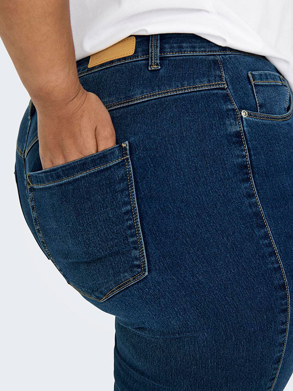 CARAUGUSTA - Plus Size Byxor fra Only Carmakoma