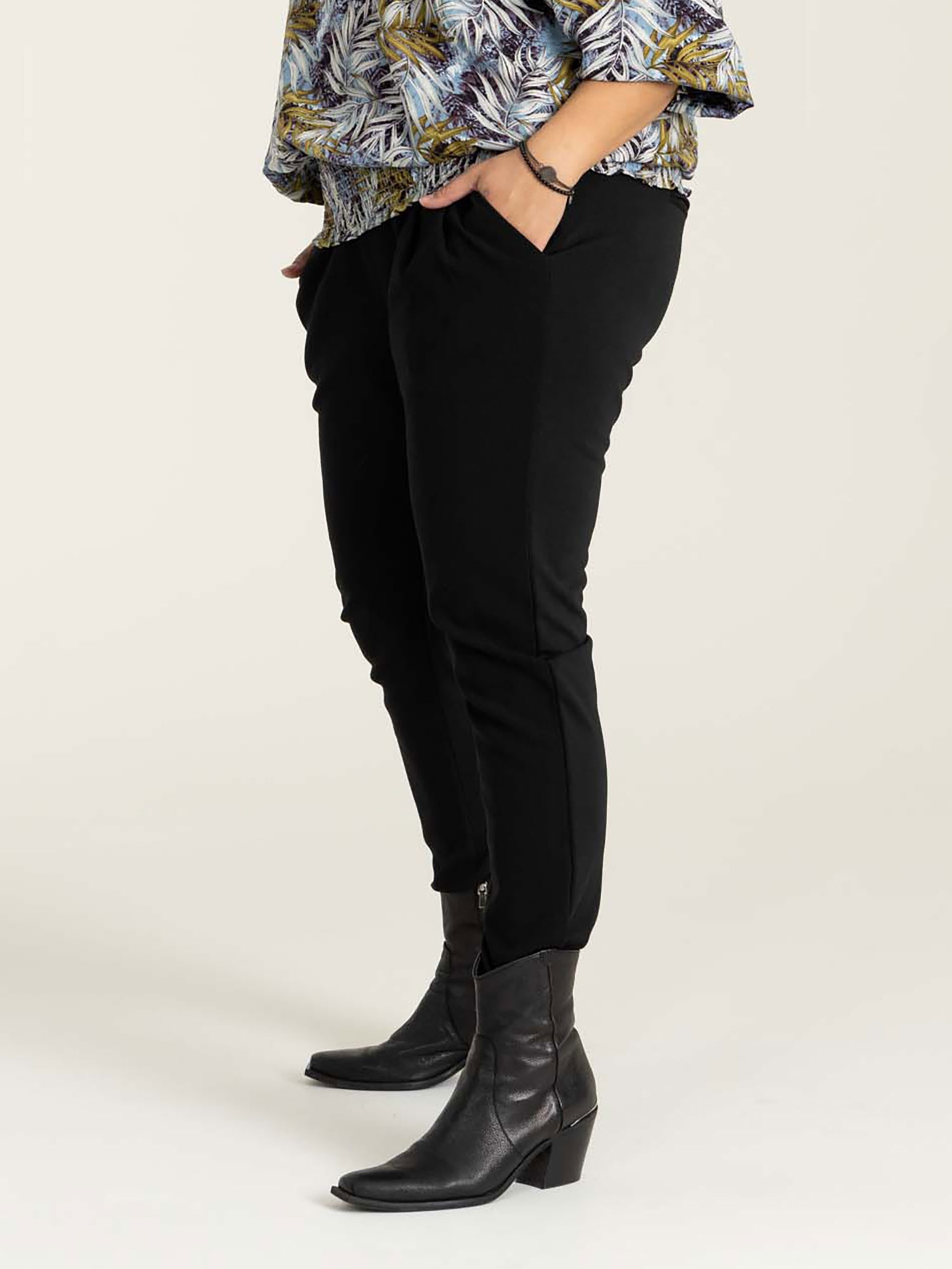 SALLY  - Plus Size Byxor fra Studio