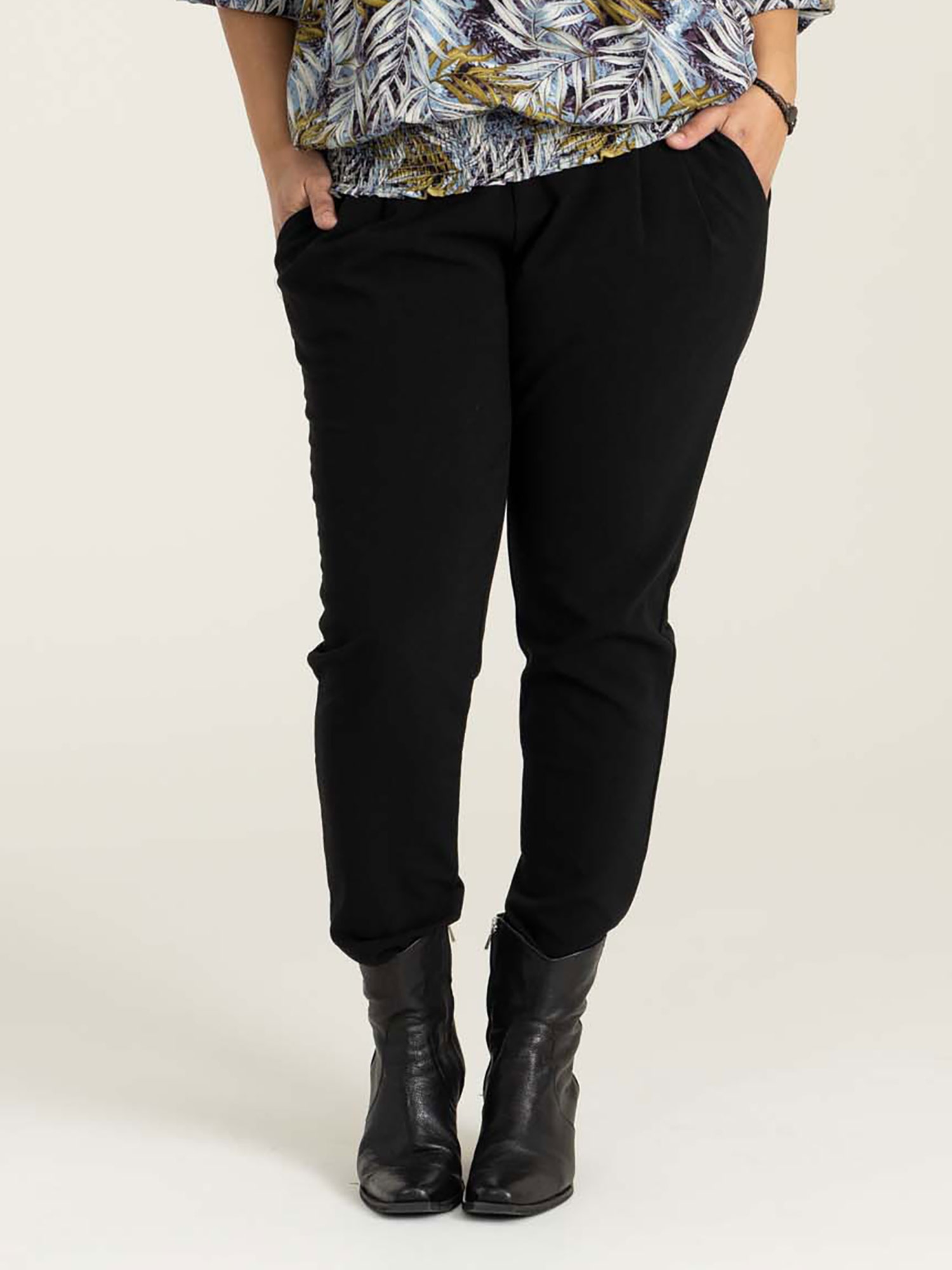 SALLY  - Plus Size Byxor fra Studio