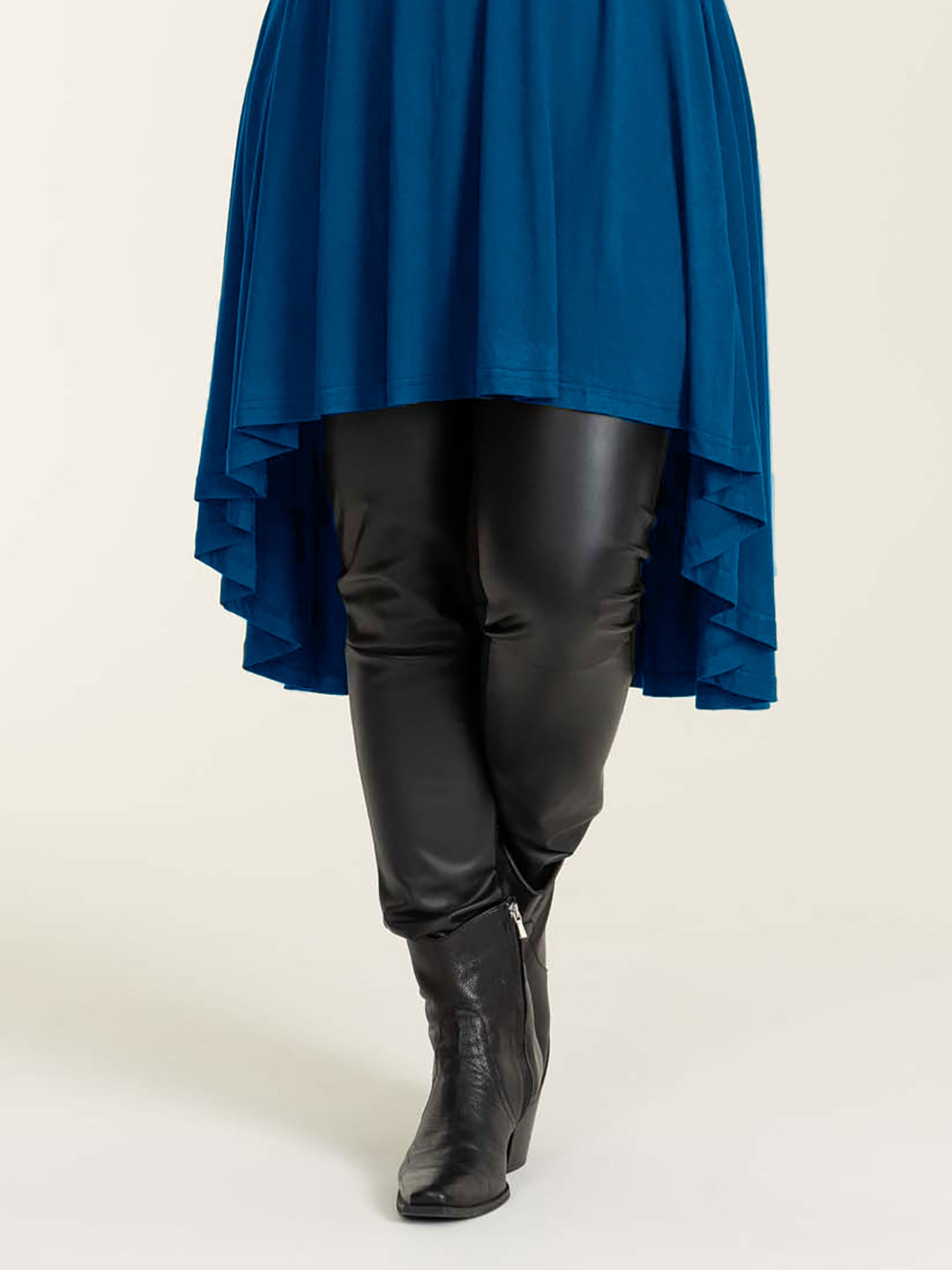 SARA  - Plus Size Byxor fra Studio